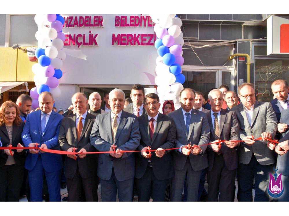 Şehzadeler Belediyesi Gençlik Merkezine görkemli açılış