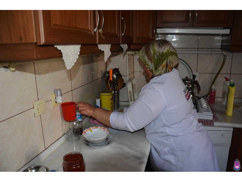 Manisa Şehzadeler Belediyesi Şehzadeler evde bakım hizmetiyle yüzleri