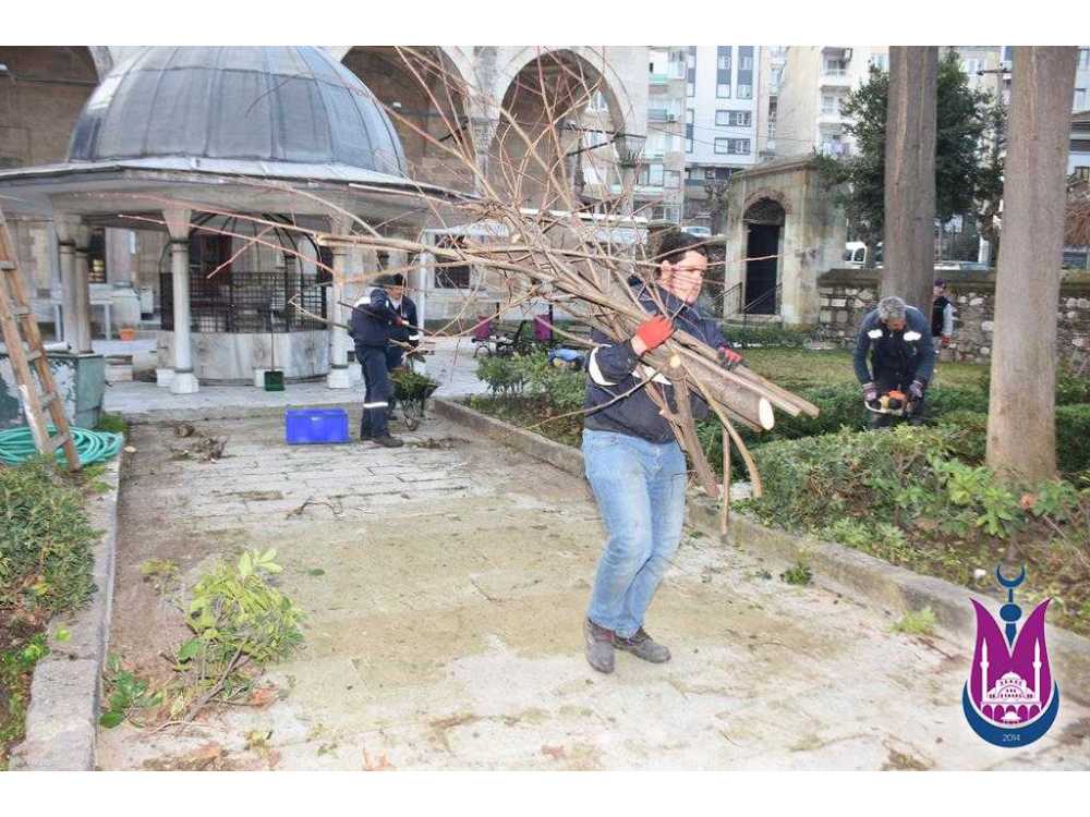 ŞEHZADELER BELEDİYESİ'NDEN MURADİYE CAMİSİ'NDE HUMMALI ÇALIŞMA