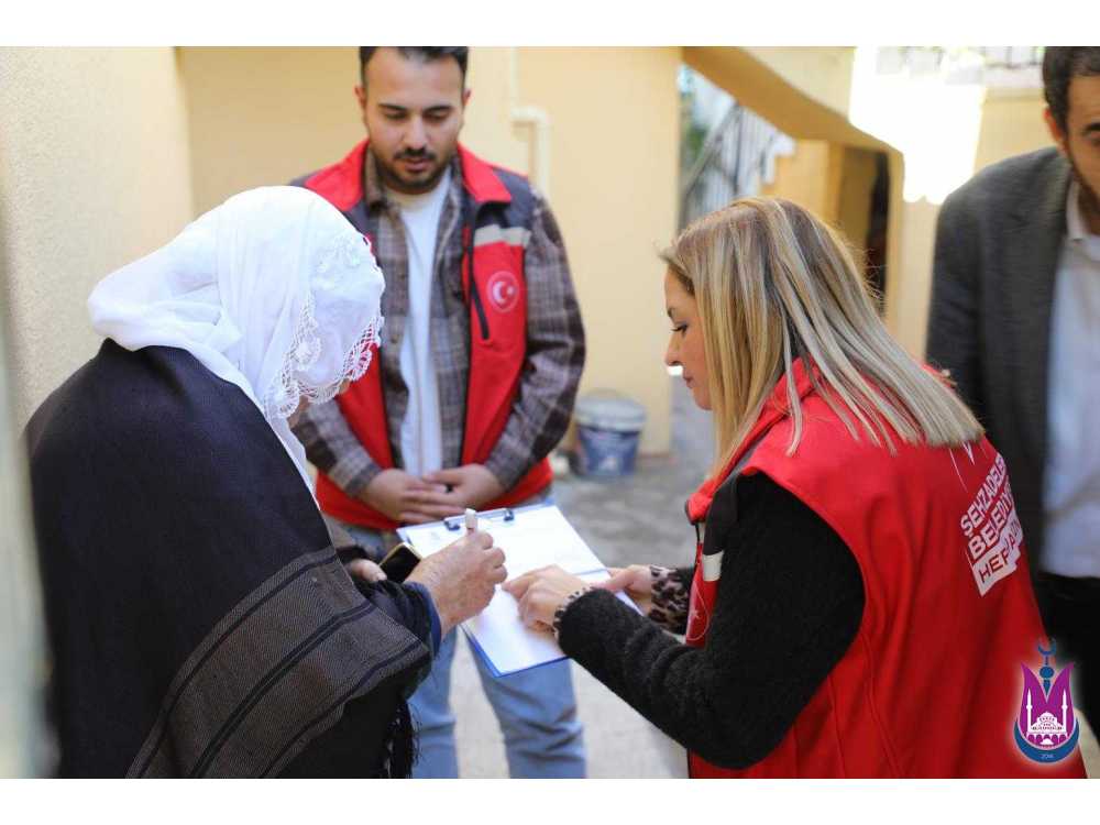 ŞEHZADELER BELEDİYESİ'NDEN İHTİYAÇ SAHİPLERİNE GIDA YARDIMI