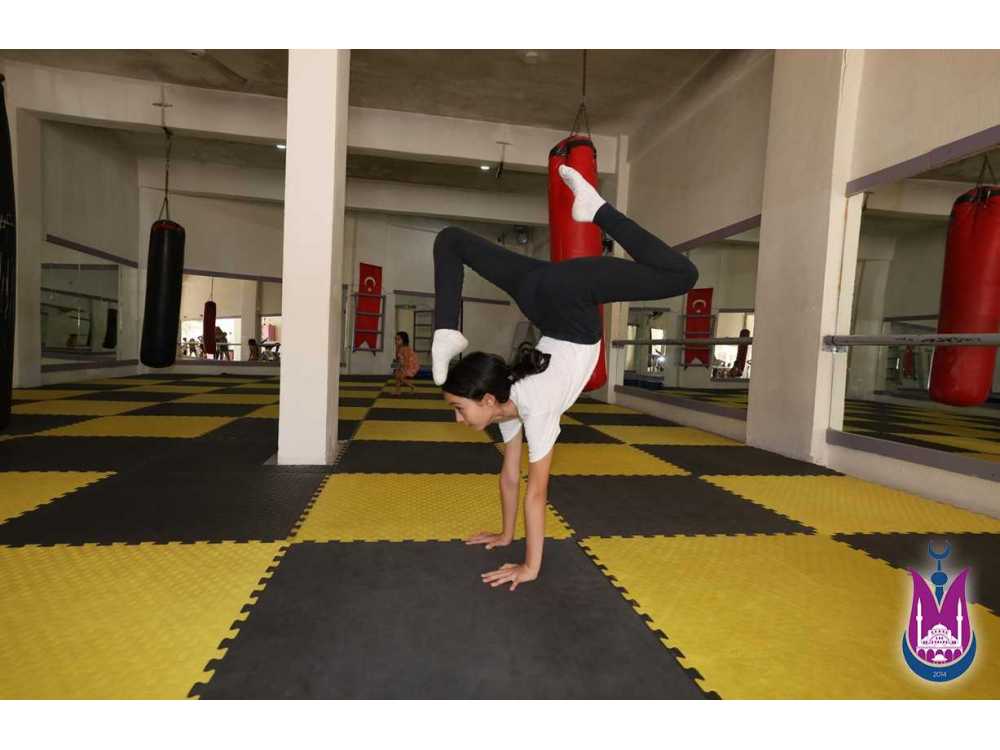 ŞEHZADELER BELEDİYESİ'NDE YENİ DÖNEM CİMNASTİK KURSU KAYITLARI BAŞLADI