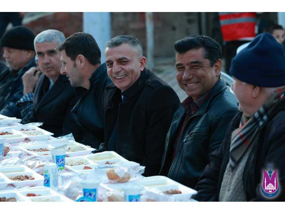 ŞEHZADELER BELEDİYESİ'NİN İFTAR SOFRASI SANCAKLIBOZKÖY'DE KURULDU