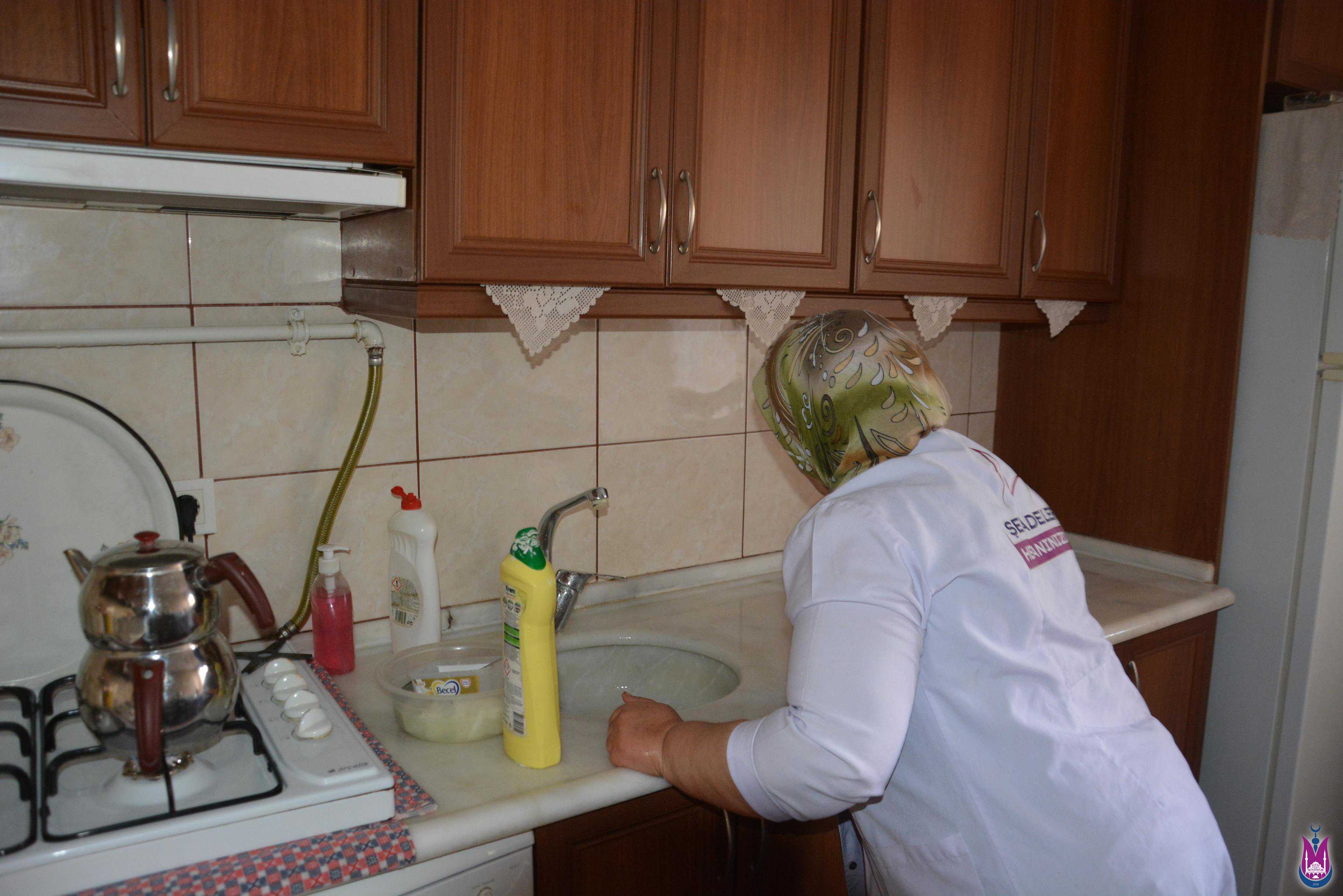 Manisa Şehzadeler Belediyesi Şehzadeler evde bakım hizmetiyle yüzleri